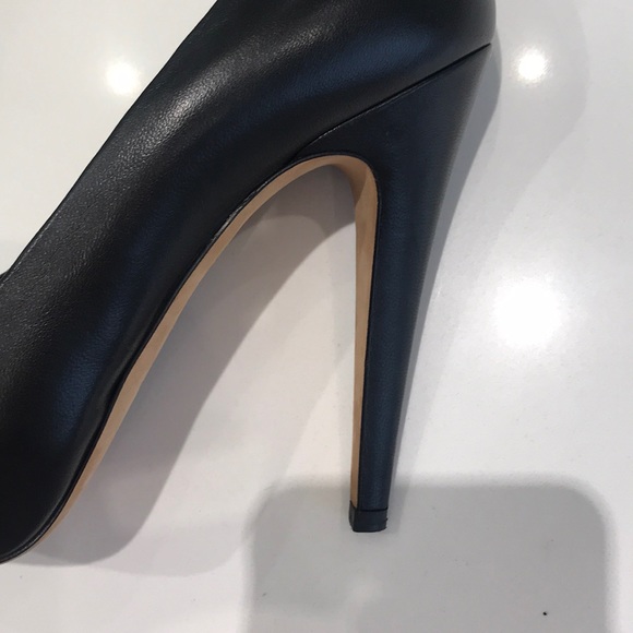 Authentic Chanel high heel pumps - Picture 3 of 7